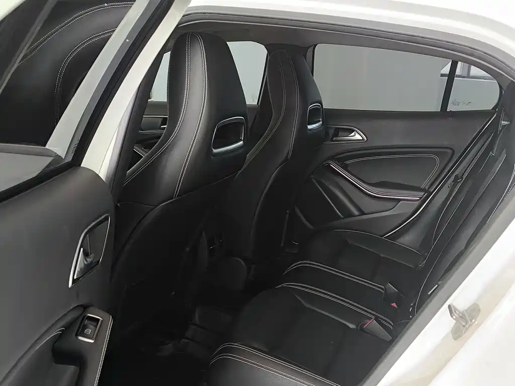 Mercedes-Benz GLA 2018 — фото 11