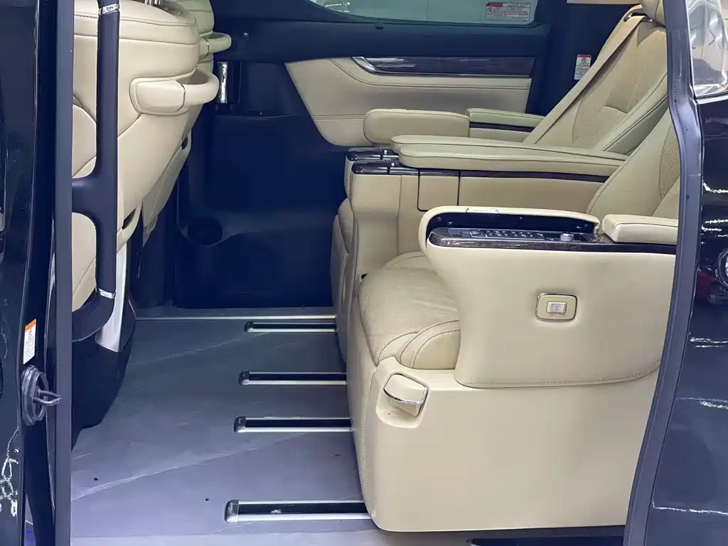 Toyota Alphard 2020 — фото 10