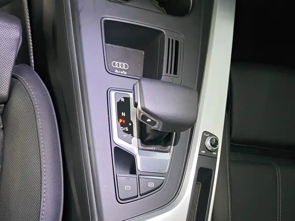Audi A4L 2024 — фото 14