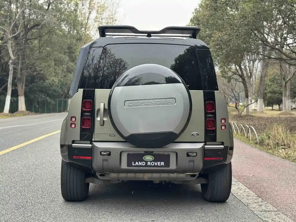 Land Rover Defender 2023 — фото 4