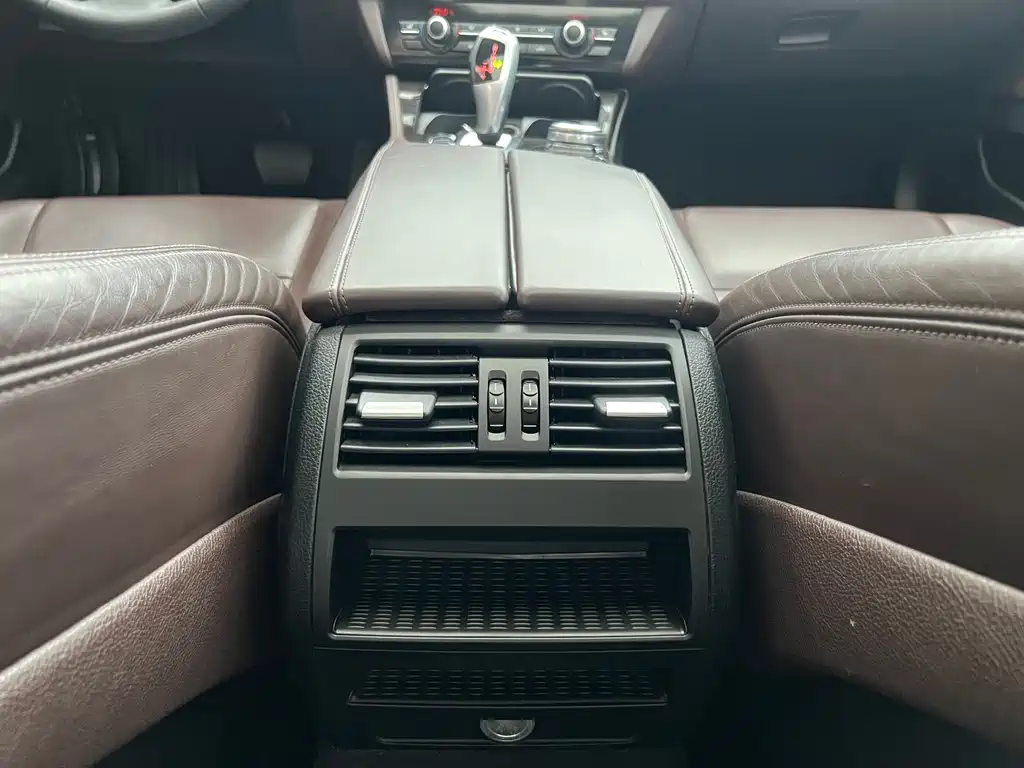 BMW 5 Series 2017 — фото 23