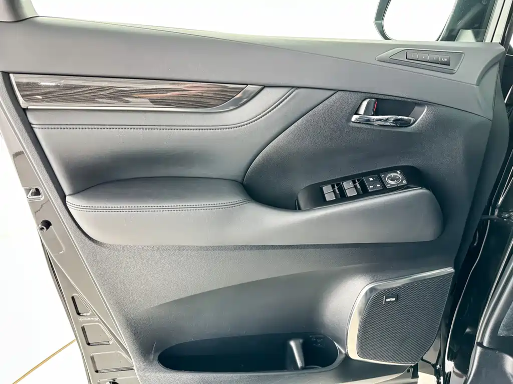 Lexus LM 2021 — фото 8