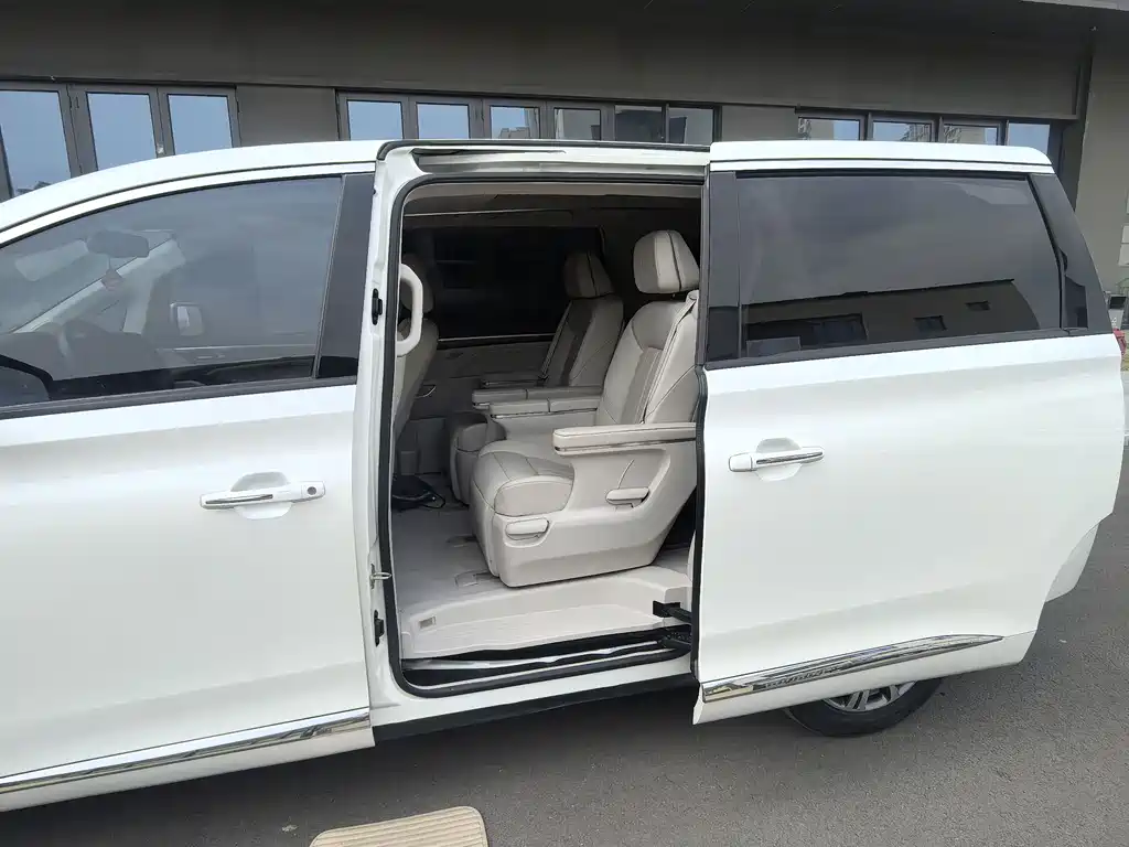 GAC Motor Trumpchi M8 2018 — фото 8