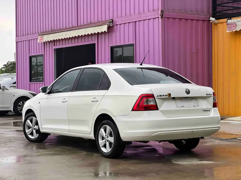 Skoda Rapid 2014 — фото 3
