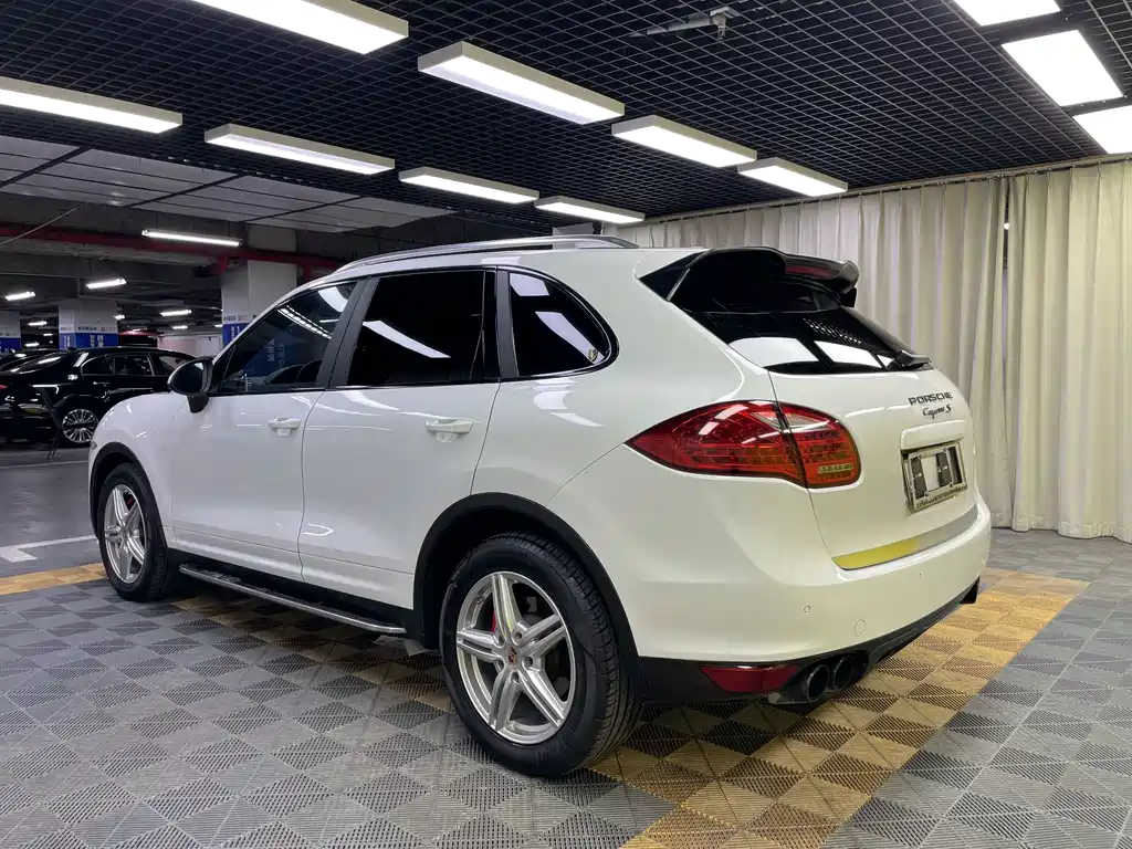 Porsche Cayenne 2013 — фото 12