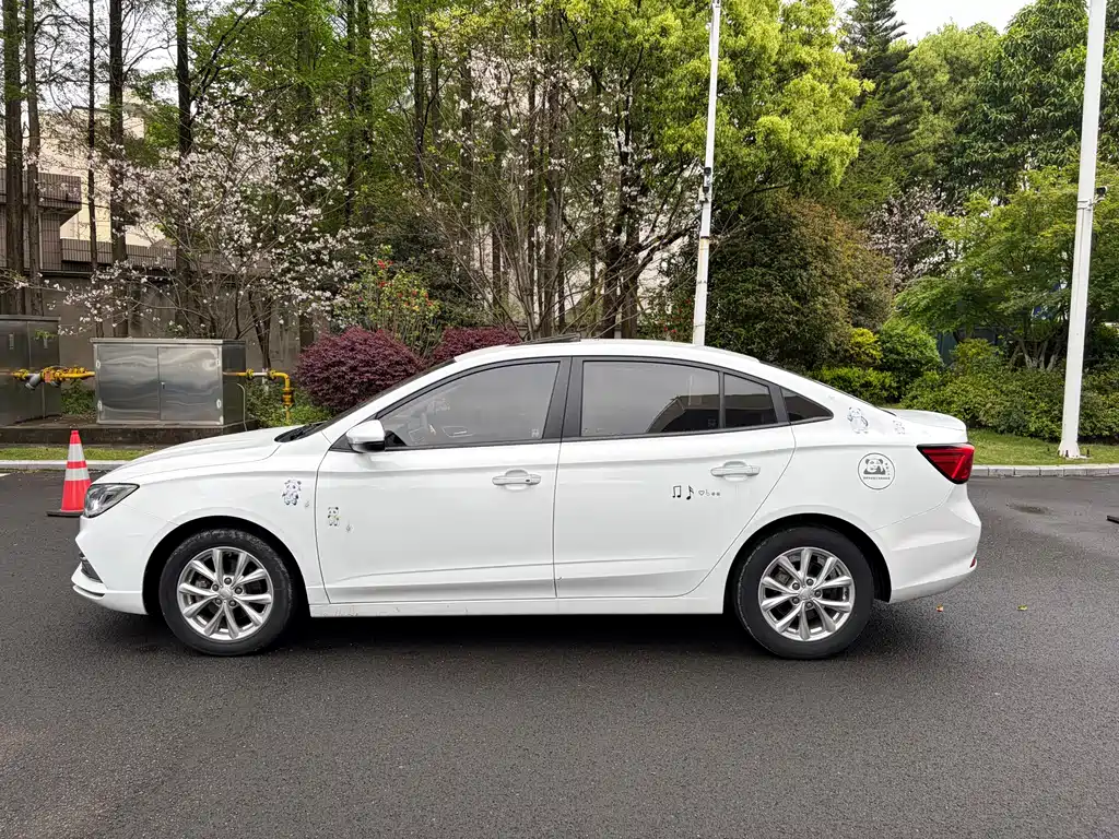 Roewe i5 2020