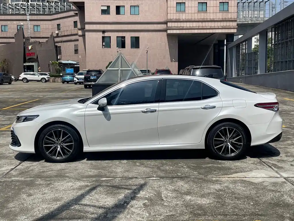 Toyota Camry 2023 — фото 29