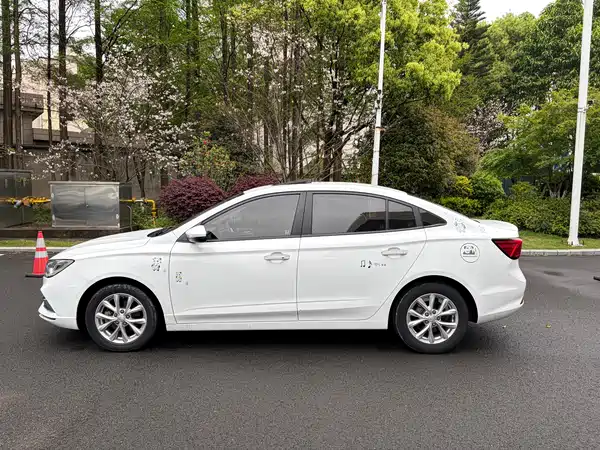 Roewe i5 2020