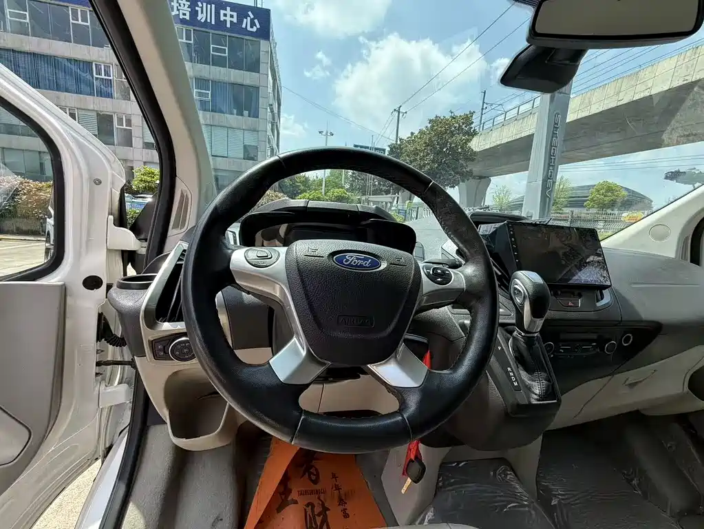 Ford Tourneo 2017 — фото 12