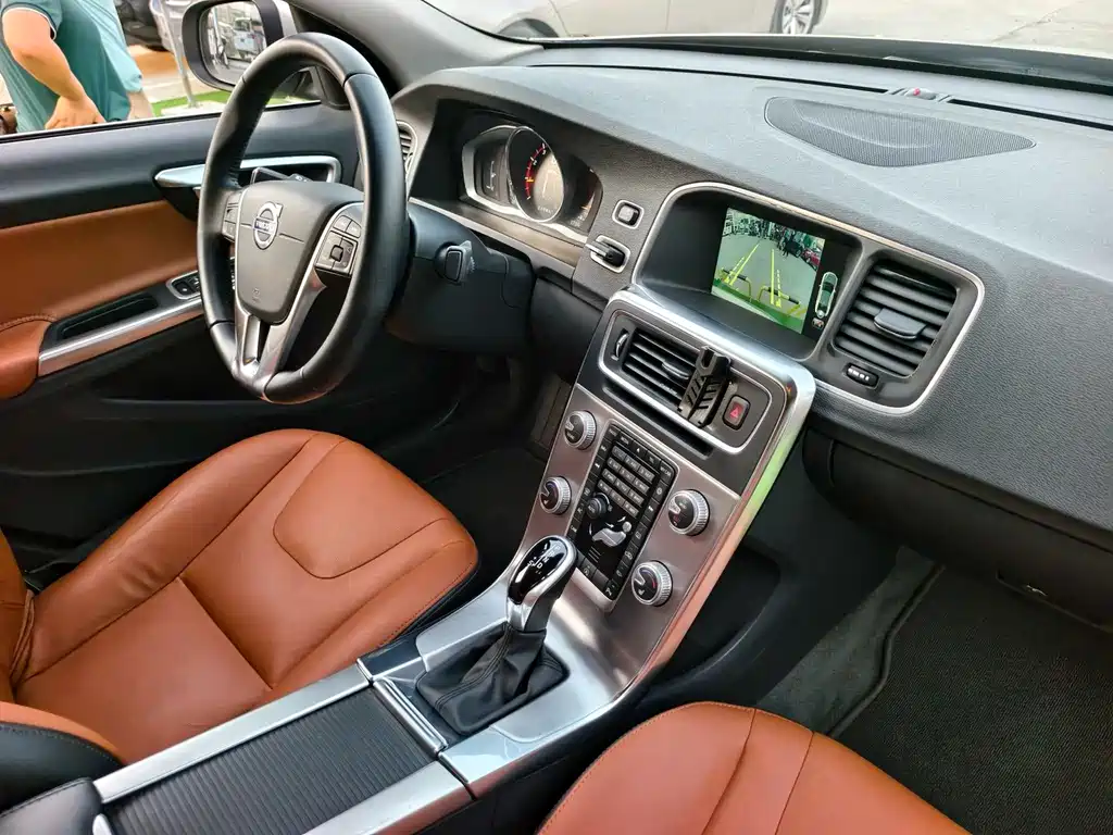 Volvo S60 2016 — фото 18
