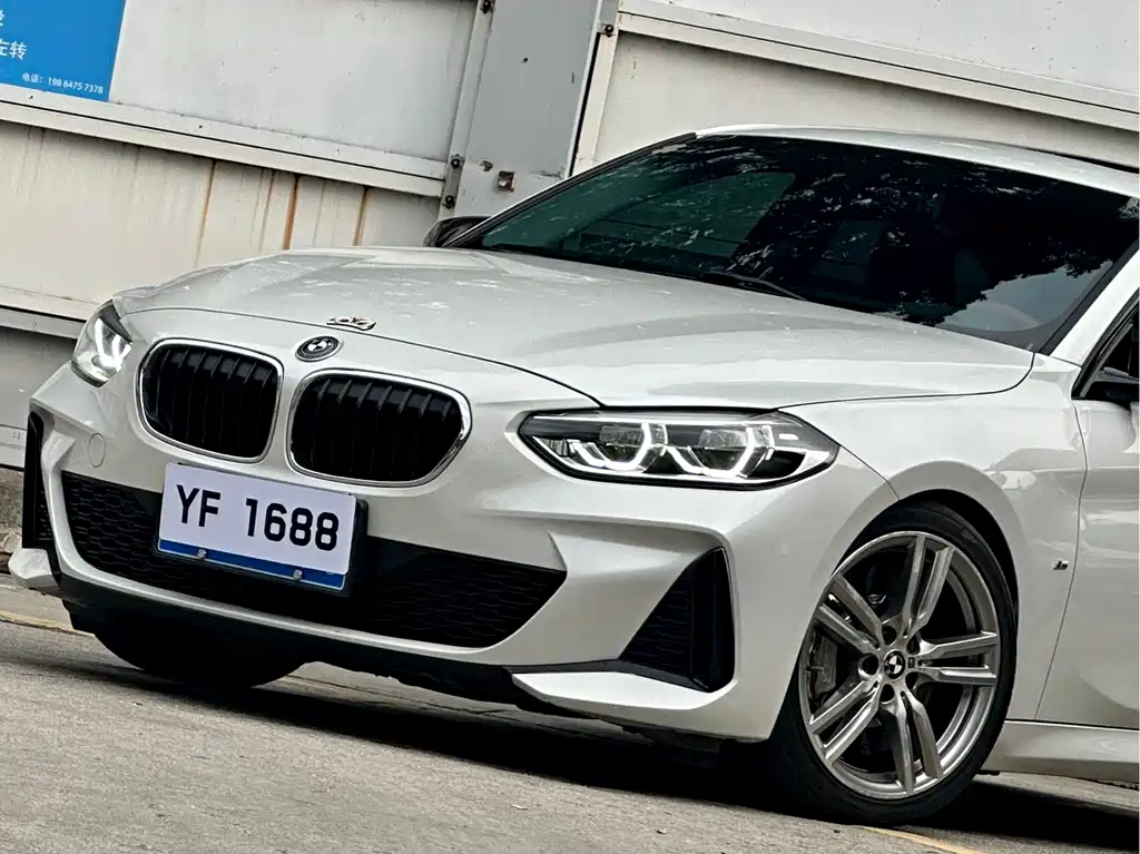 BMW 1 Series 2019 — фото 15