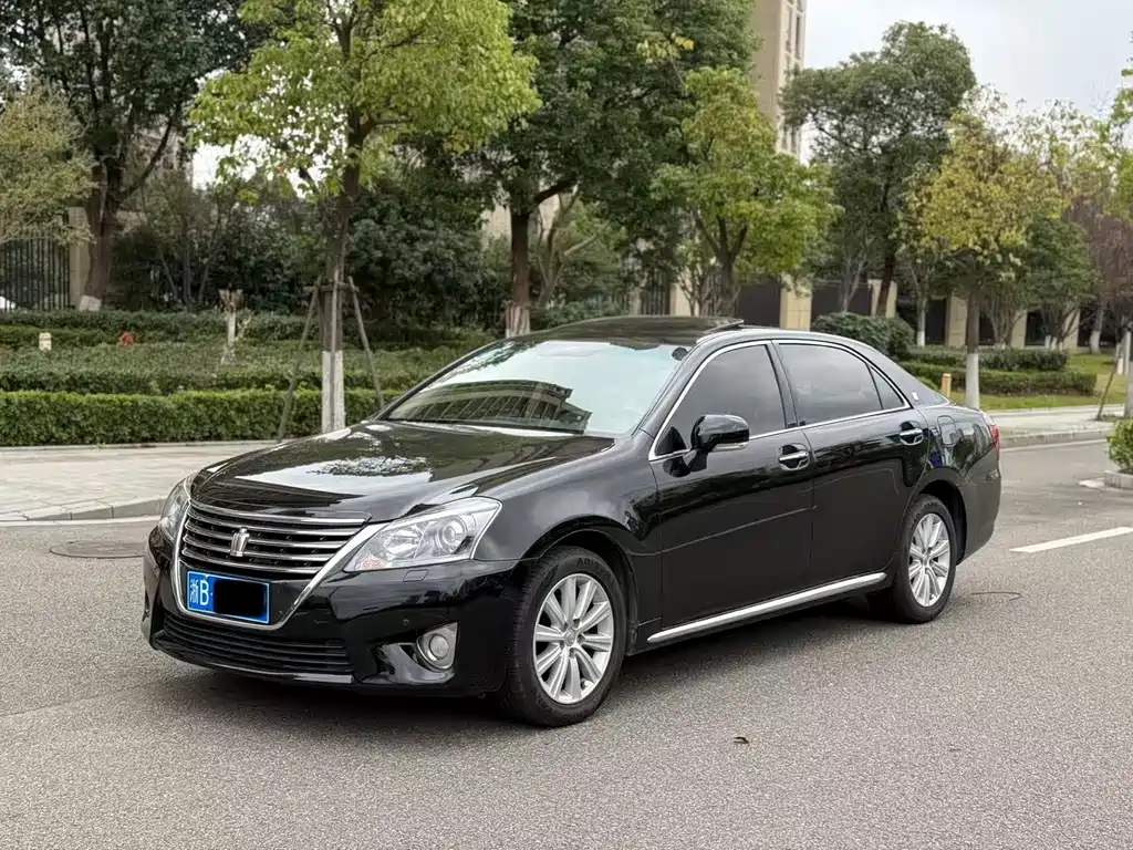Toyota Crown 2014