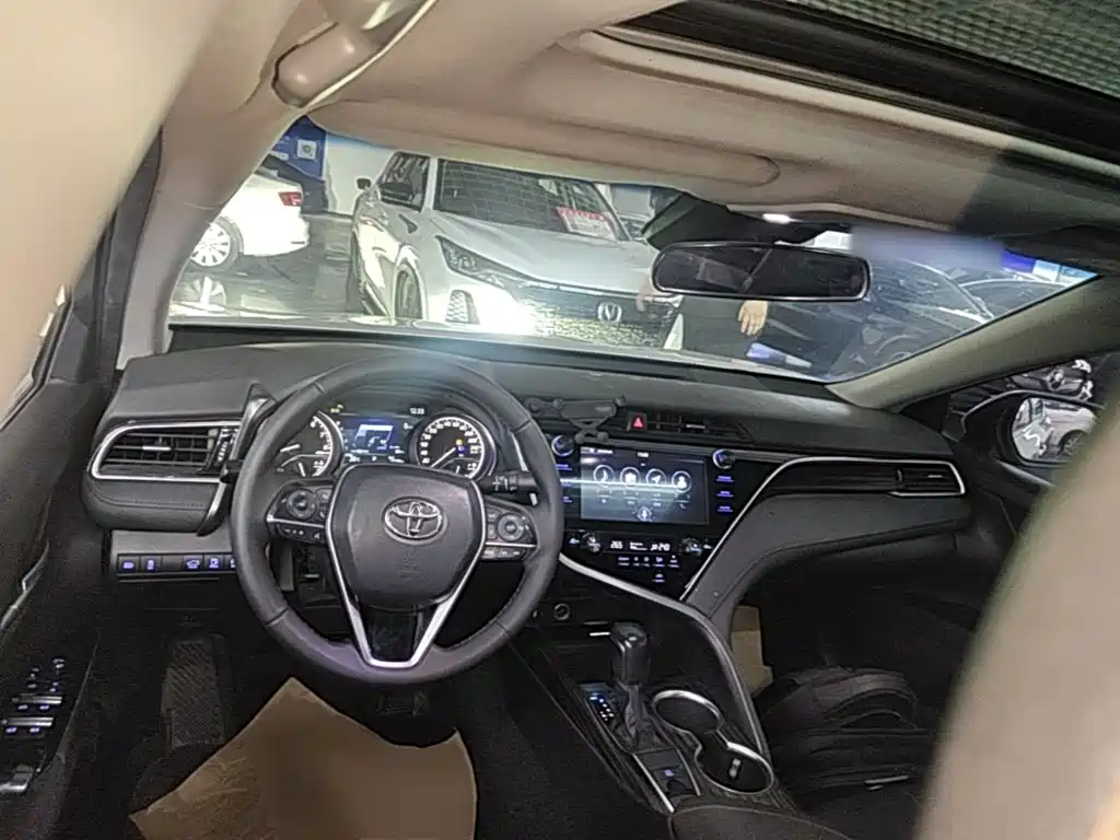 Toyota Camry 2019 — фото 10