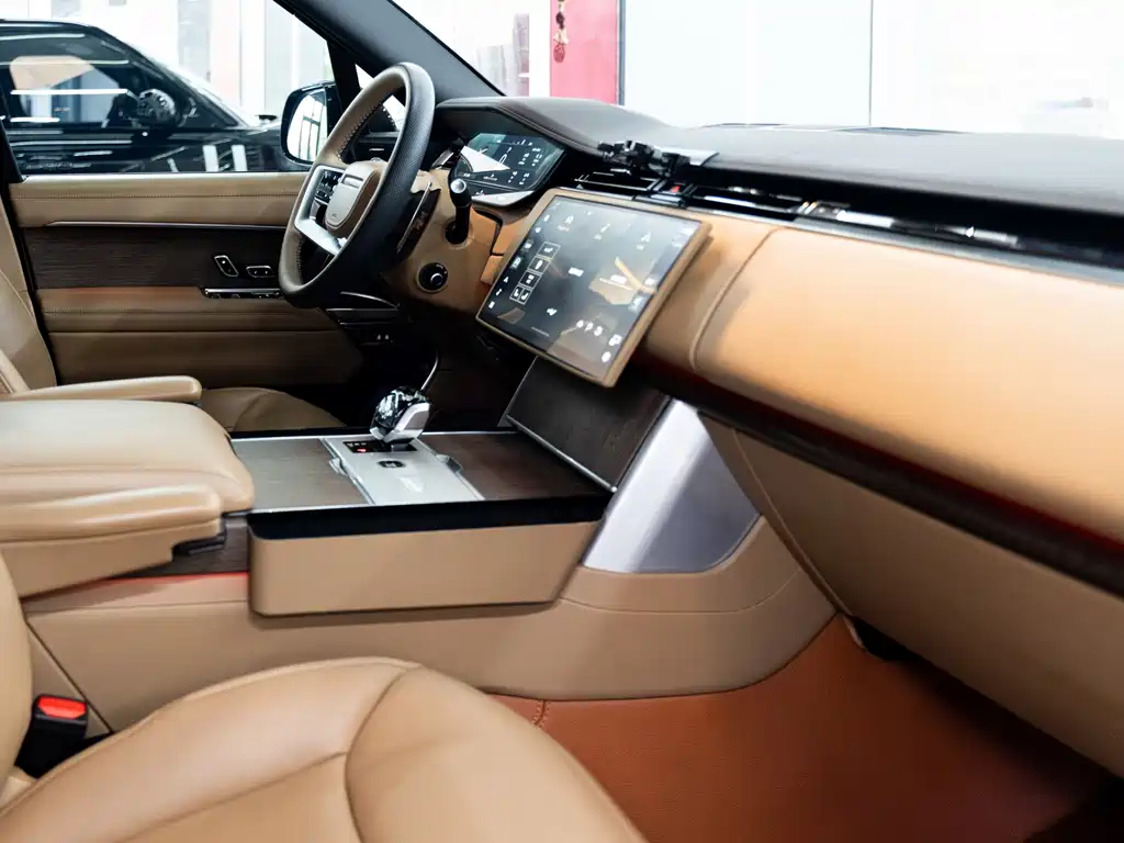 Land Rover Range Rover 2024 — фото 11