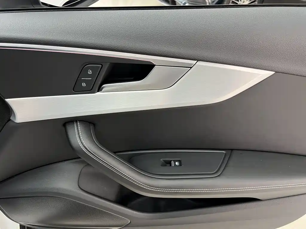Audi A4L 2023 — фото 19
