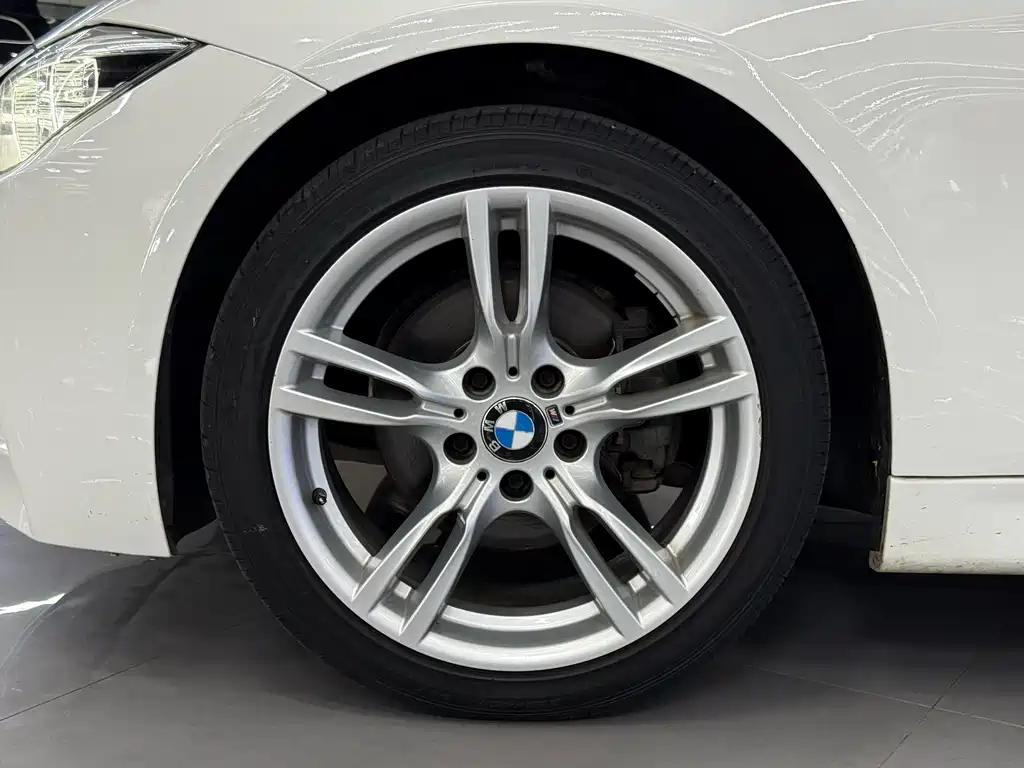 BMW 3 Series 2019 — фото 18