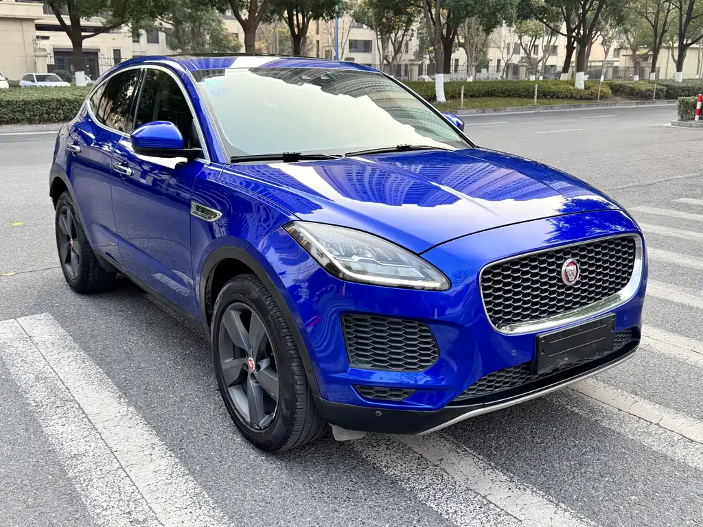 Jaguar E-PACE 2019 — фото 3