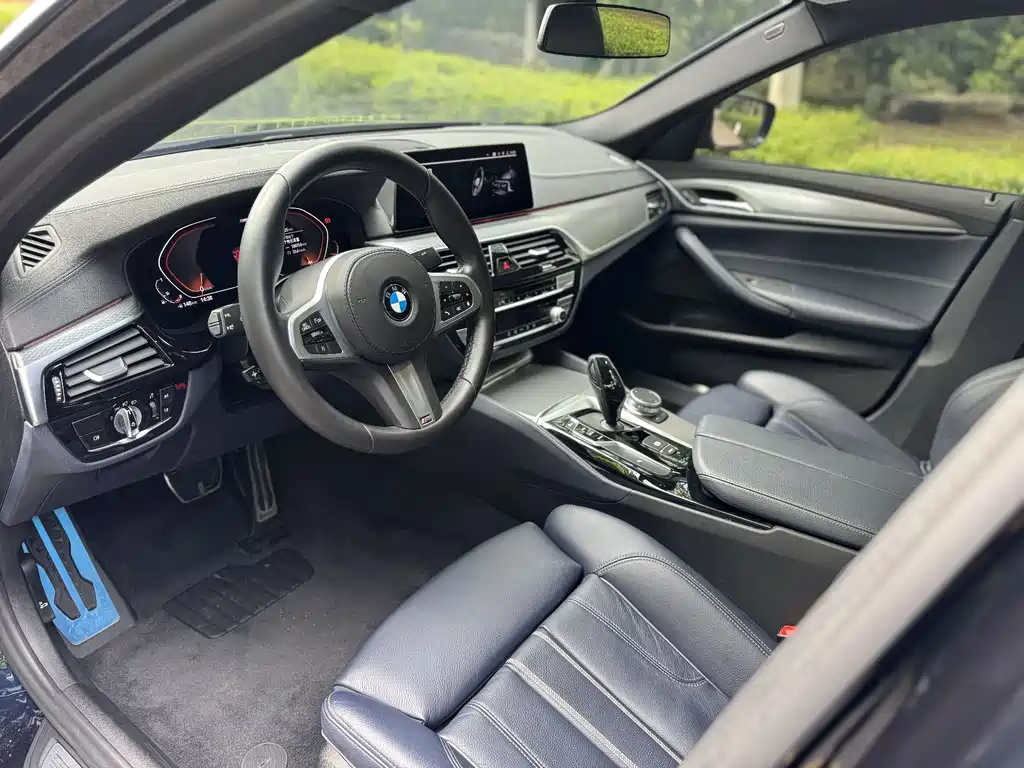 BMW 5 Series 2020 — фото 16