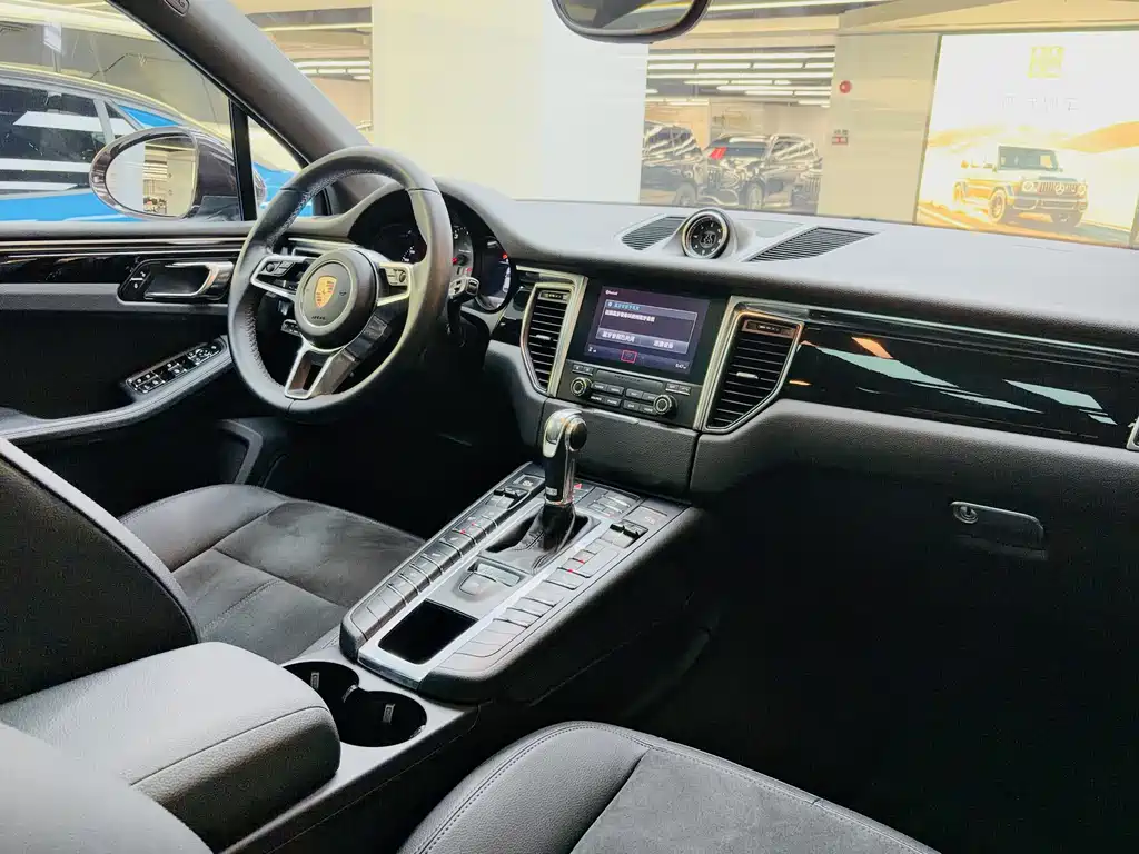 Porsche Macan 2018 — фото 18