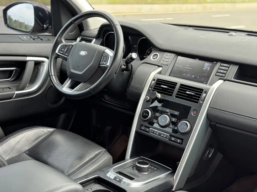 Land Rover Discovery Sport 2017 — фото 18