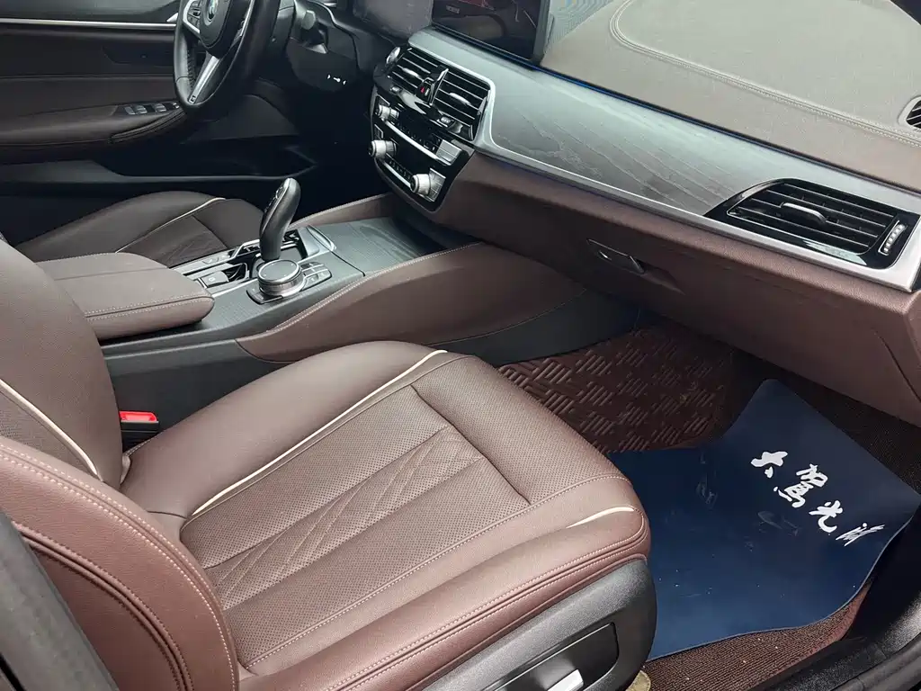 BMW 5 Series New Energy 2023 — фото 16