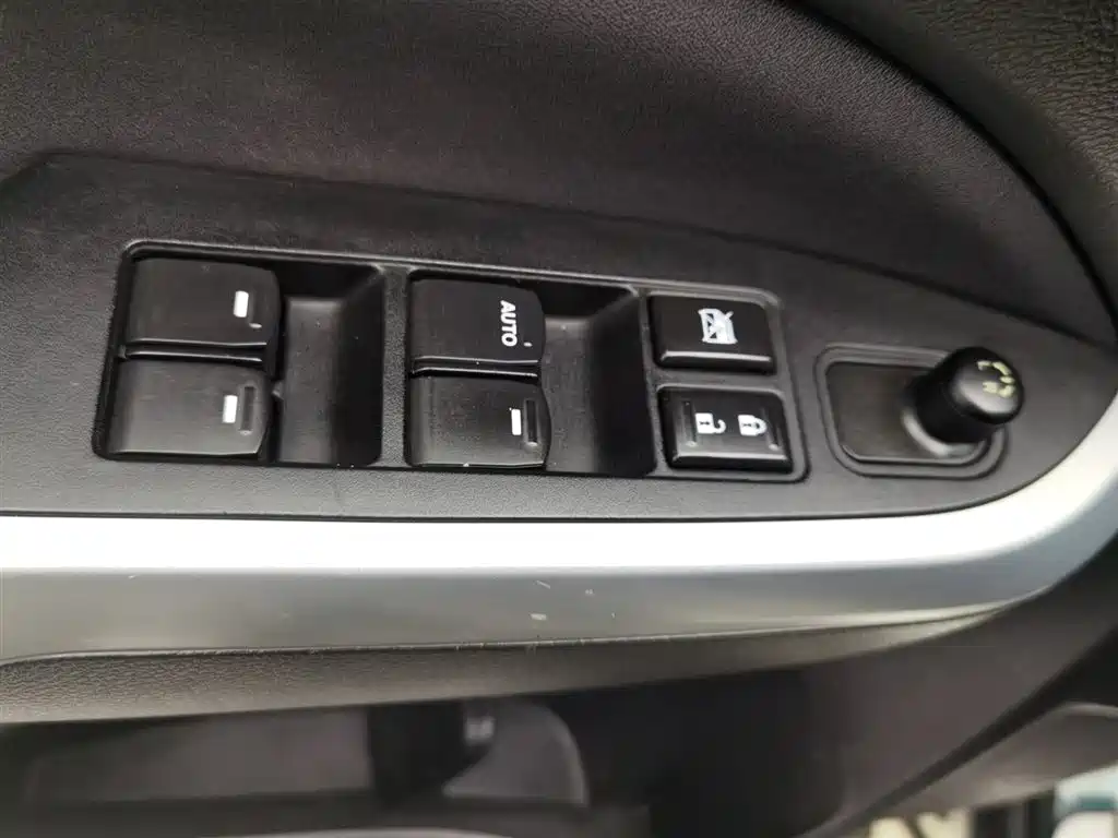 Suzuki Vitara 2017 — фото 9