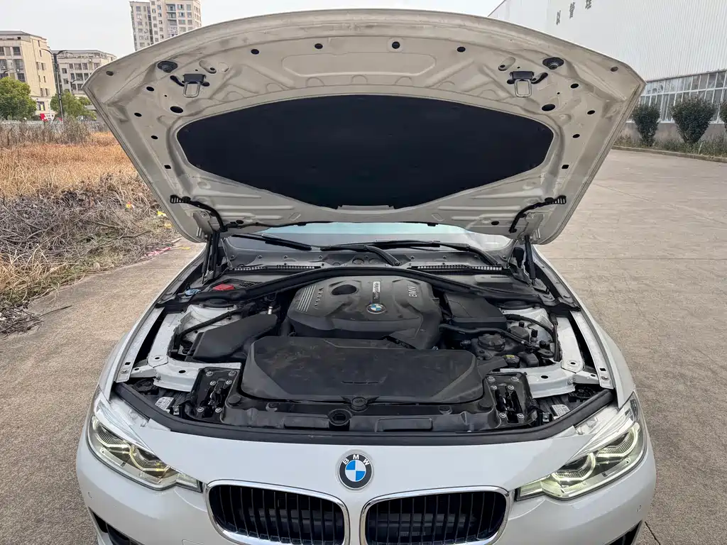 BMW 3 Series 2019 — фото 20