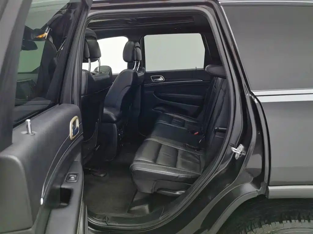 Jeep Grand Cherokee 2016 — фото 15