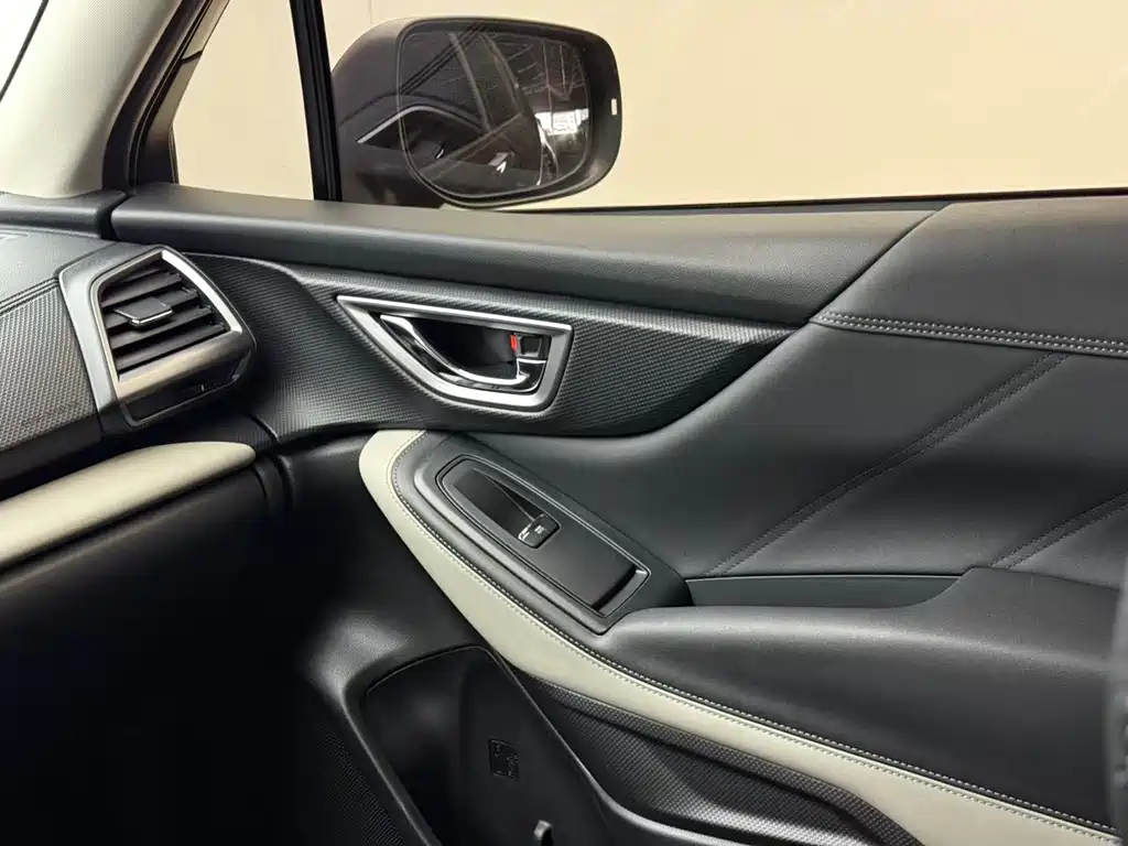 Subaru Forester 2023 — фото 10