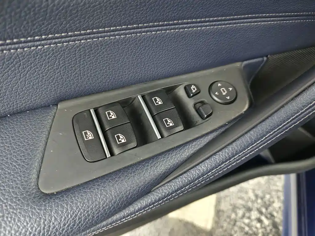 BMW 5 Series 2018 — фото 22