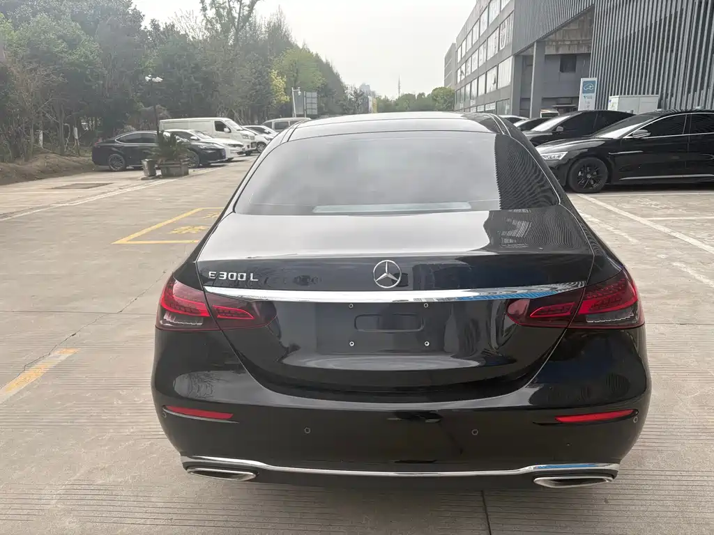 Mercedes-Benz E-Class 2022 — фото 10