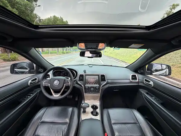 Jeep Grand Cherokee 2016