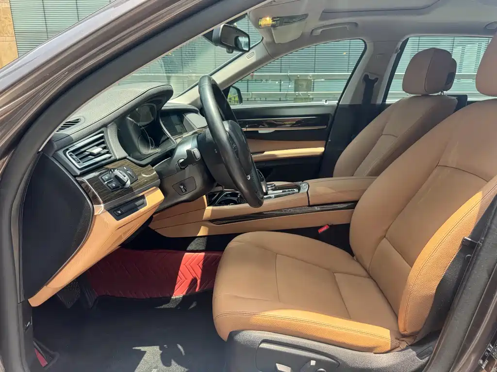 BMW 7 Series 2015 — фото 9