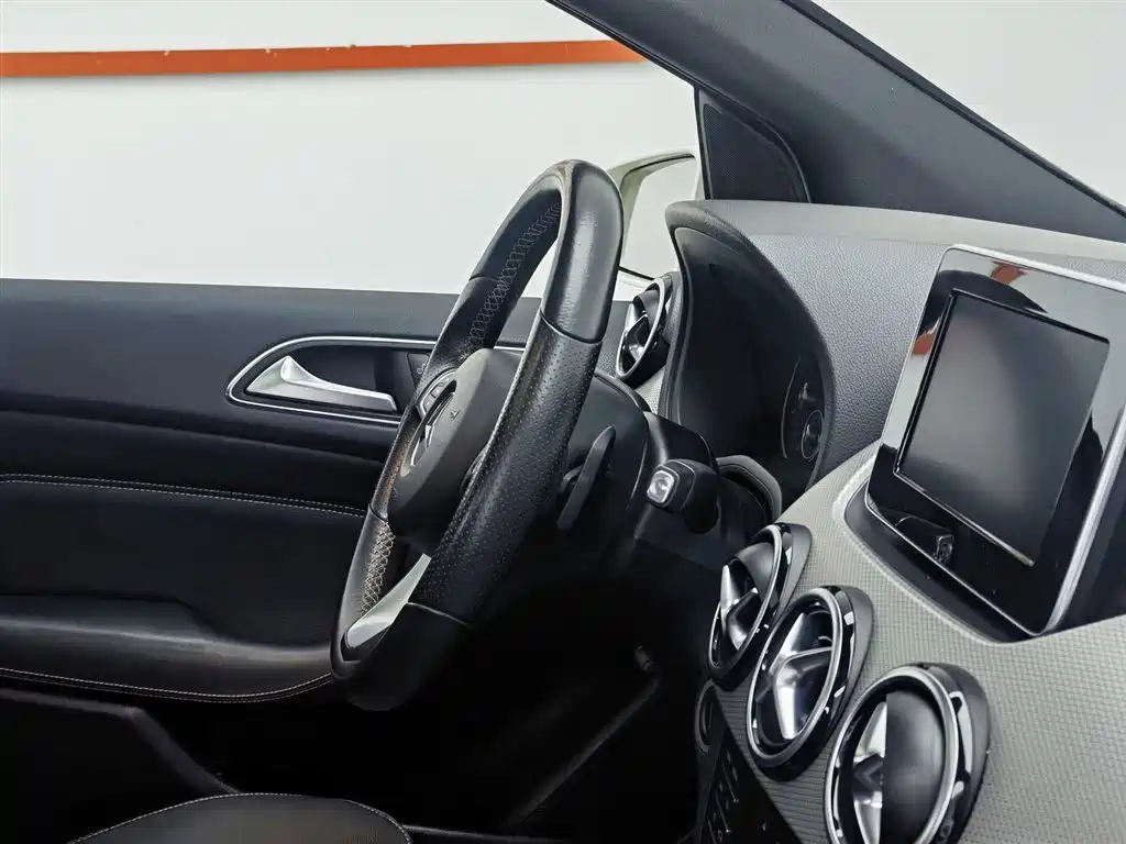 Mercedes-Benz B-Class 2016 — фото 22