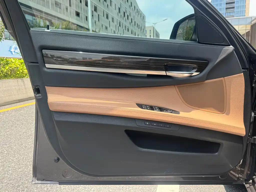 BMW 7 Series 2015 — фото 7
