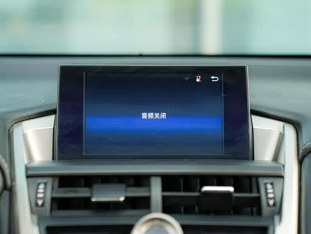 Lexus NX 2016 — фото 15