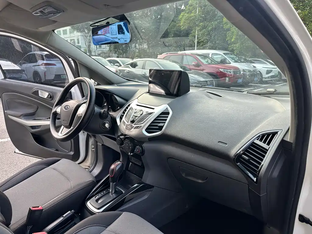 Ford Ecosport 2017 — фото 11