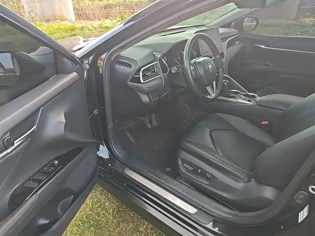 Toyota Camry 2021 — фото 16