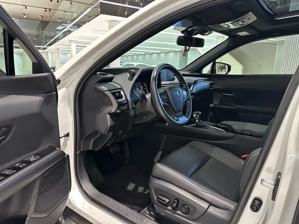 Lexus UX 2022 — фото 11