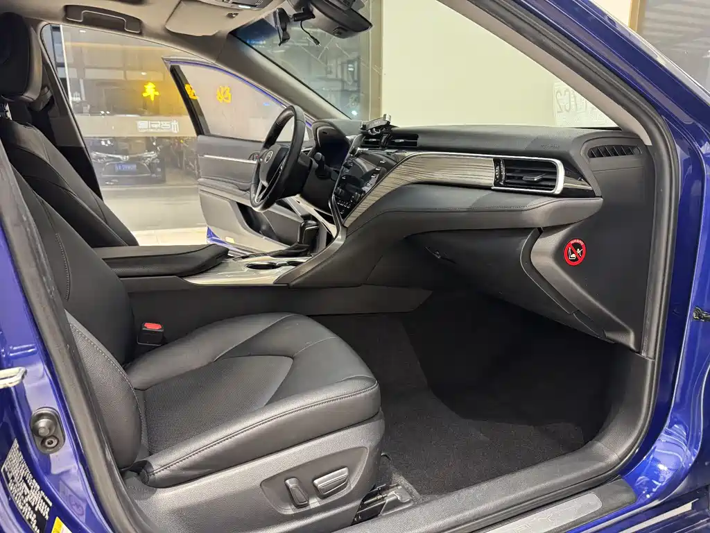 Toyota Camry 2018 — фото 13