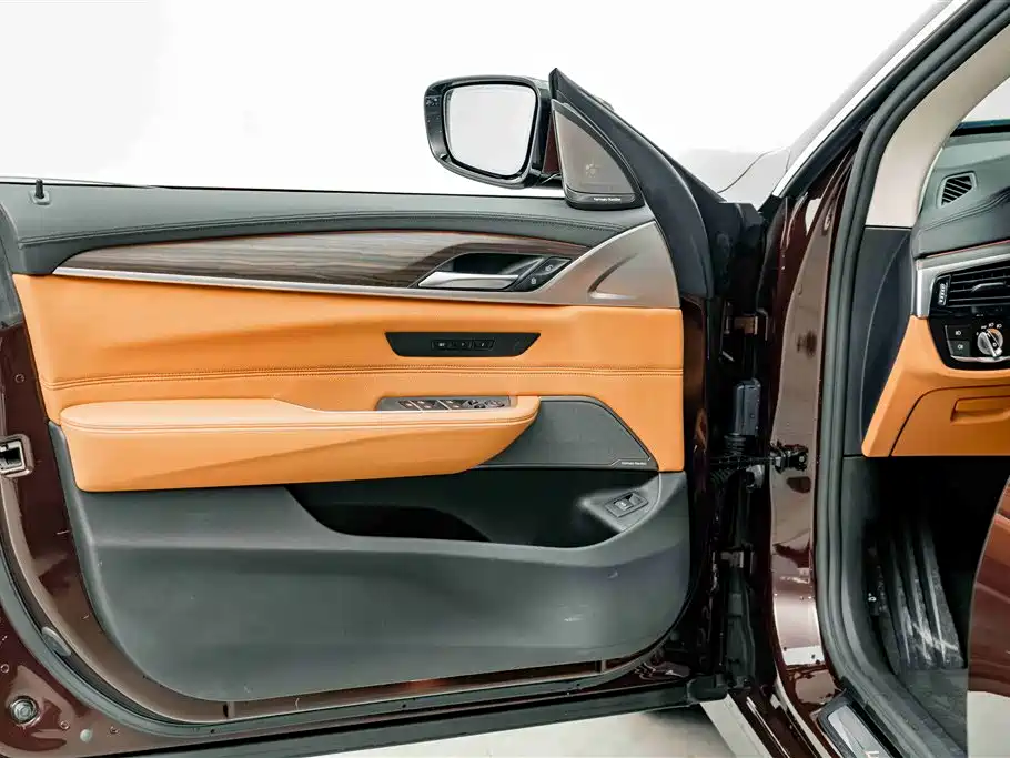 BMW 6 Series GT 2018 — фото 15