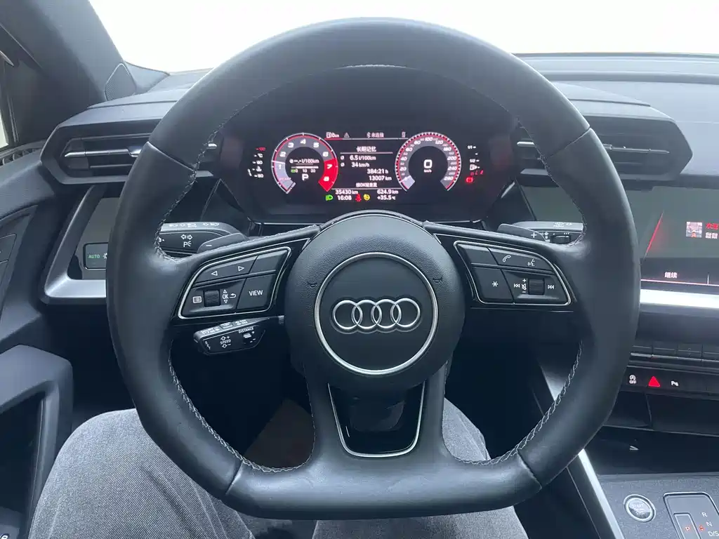 Audi A3 2023 — фото 10