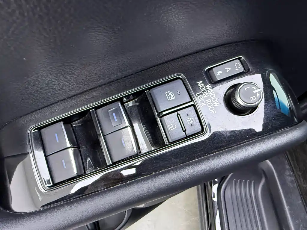 Toyota Alphard 2021 — фото 27