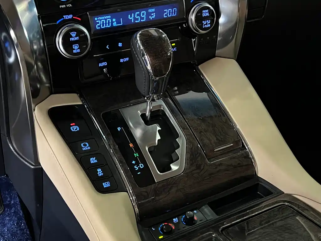 Toyota Vellfire 2021 — фото 11