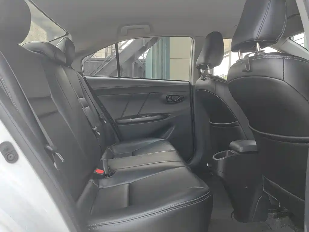 Toyota Yaris L 2019 — фото 12