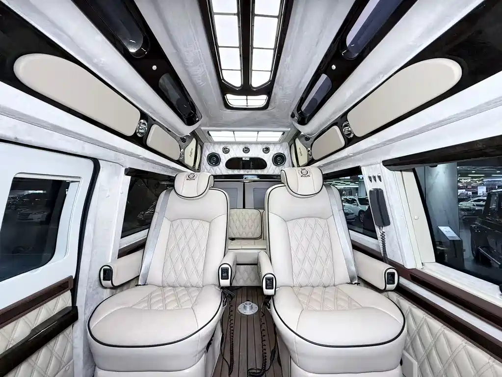 Ford E350 2015 — фото 12