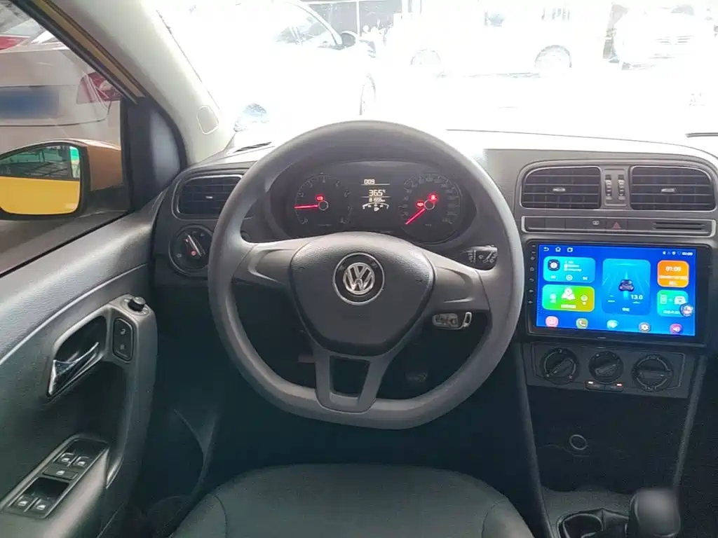 Volkswagen Polo 2015 — фото 11