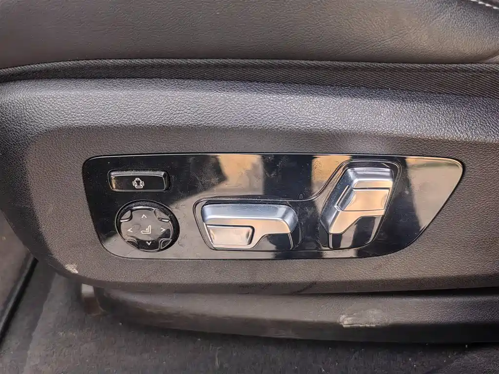 BMW XM 2025 — фото 10