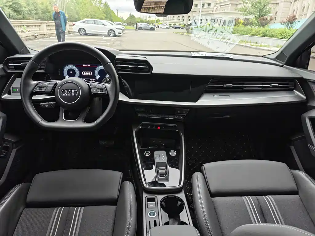 Audi A3 2023 — фото 12
