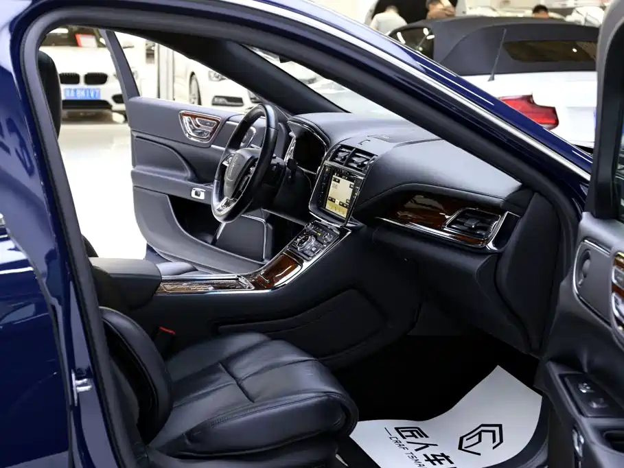 Lincoln Continental 2021 — фото 20
